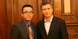 信達(dá)董事長與阿根廷馬克里總統(tǒng)合影