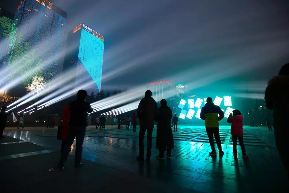 信達(dá)電通—西安高新區(qū)延平門(mén)北廣場(chǎng)燈光秀