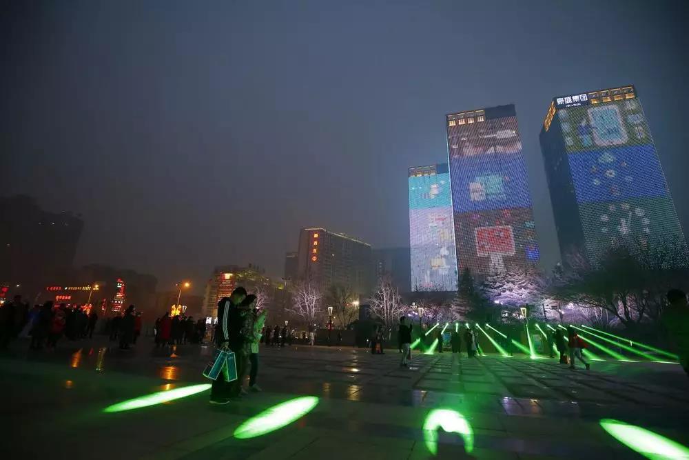 信達(dá)電通—西安高新區(qū)延平門(mén)北廣場(chǎng)燈光秀