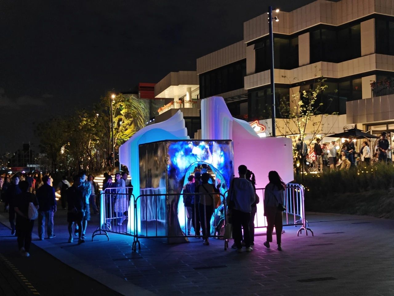 藏不住了，這個國慶，信達電通助力上海國際光影節徐匯分會場！